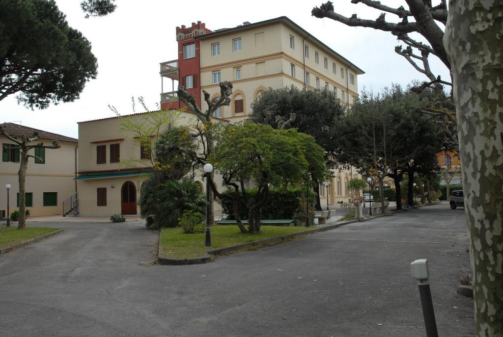 Re Versiliana Hotel 马里纳-迪-皮特拉桑塔 外观 照片